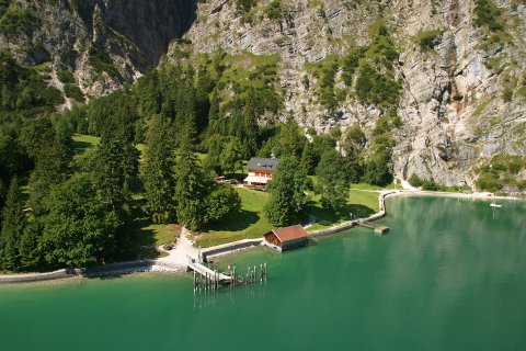 Das Wellnesshotel in den Alpen Karwendel liegt direkt am Achensee