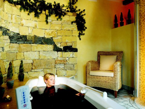 Tiroler Steinölbad im Wellnesshotel Karwendel am Achensee