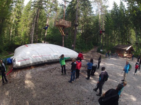 Zuschauer beim Bagjump im Abenteuerpark Achensee