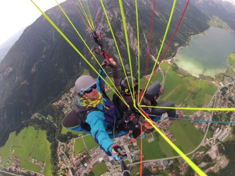 Tandem Gleitschirmfliegen über den Achensee in Tirol