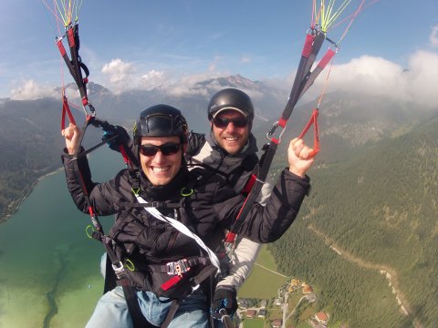 Gleitschirmlfug über Tirol